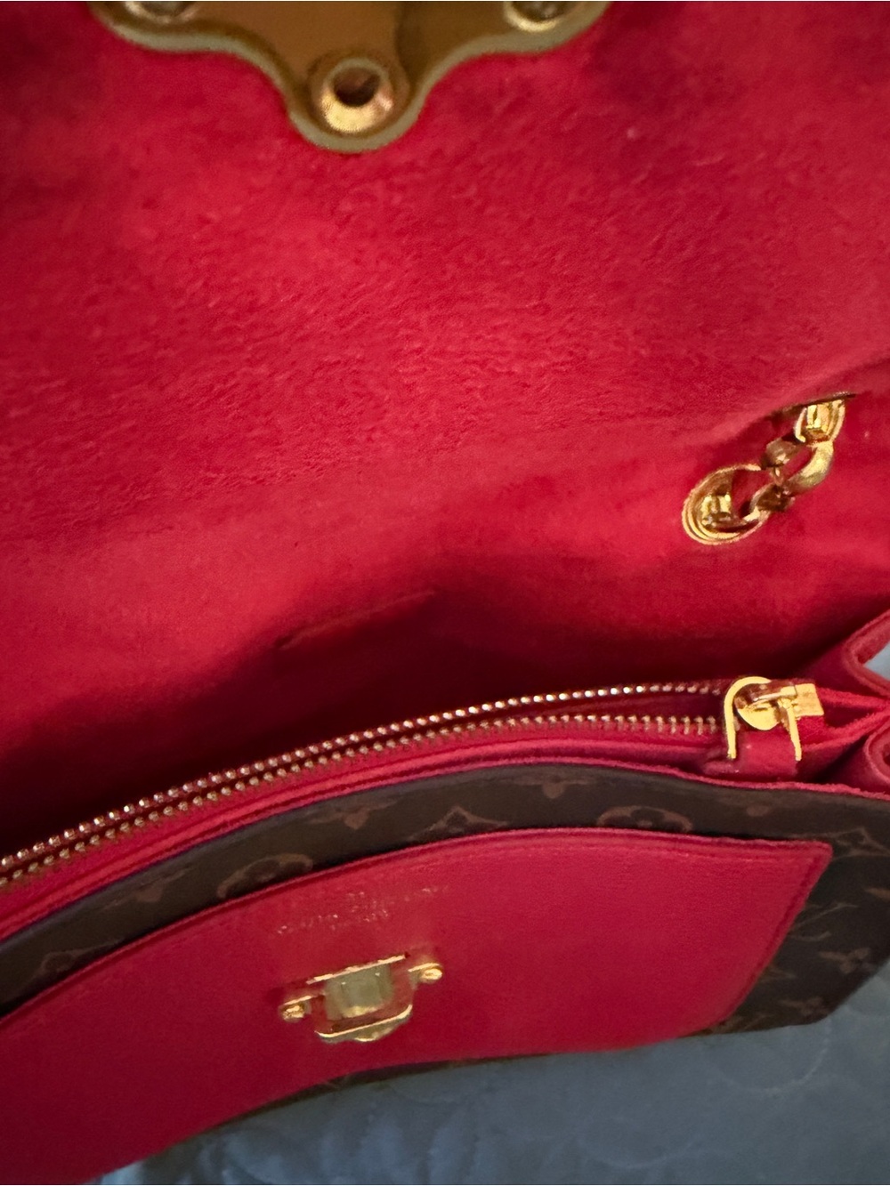 Louis Vuitton Monogram Shoulder Bag with Fuchsia Front Pocket and Gold Chain - Picture 6 of 16